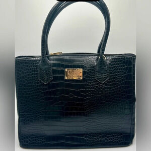 Badgley Mischka
Vegan leather crossbody bag